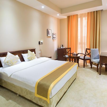 Diamond Hotel Erivan Exterior foto