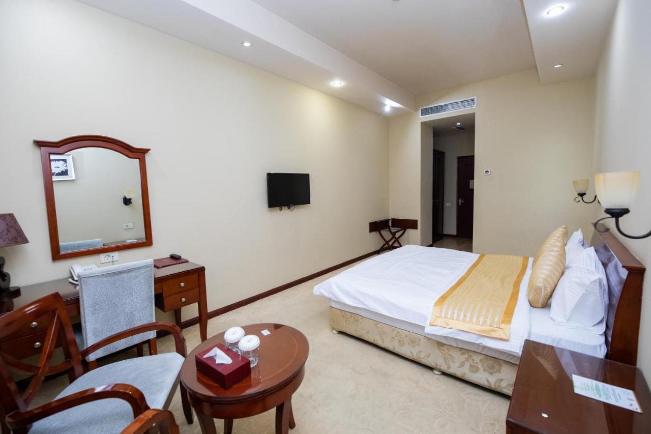 Diamond Hotel Erivan Exterior foto