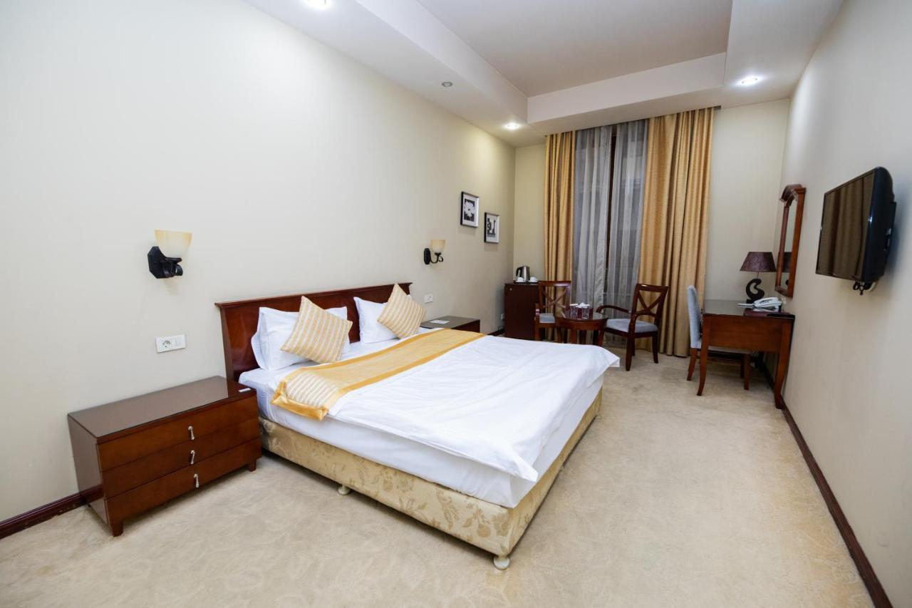 Diamond Hotel Erivan Exterior foto