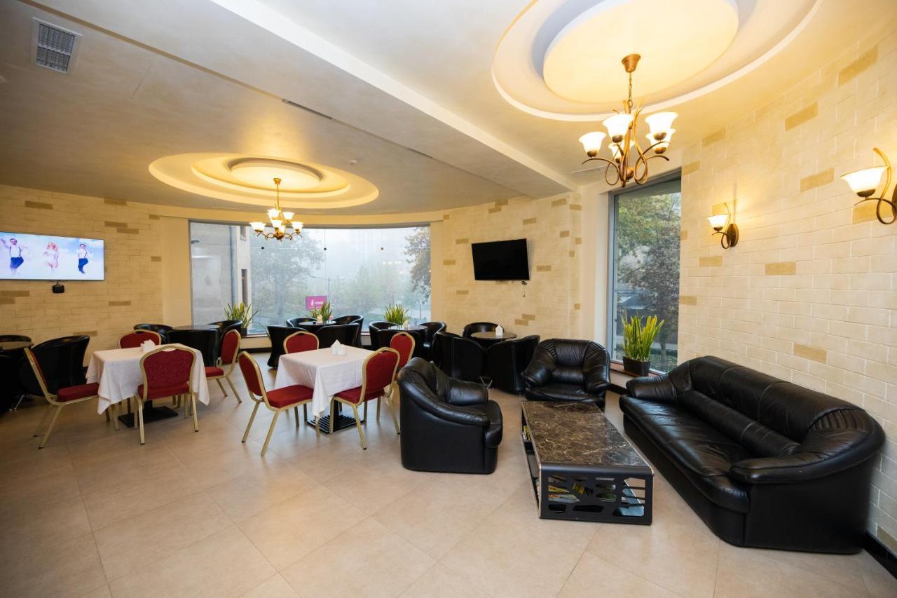Diamond Hotel Erivan Exterior foto
