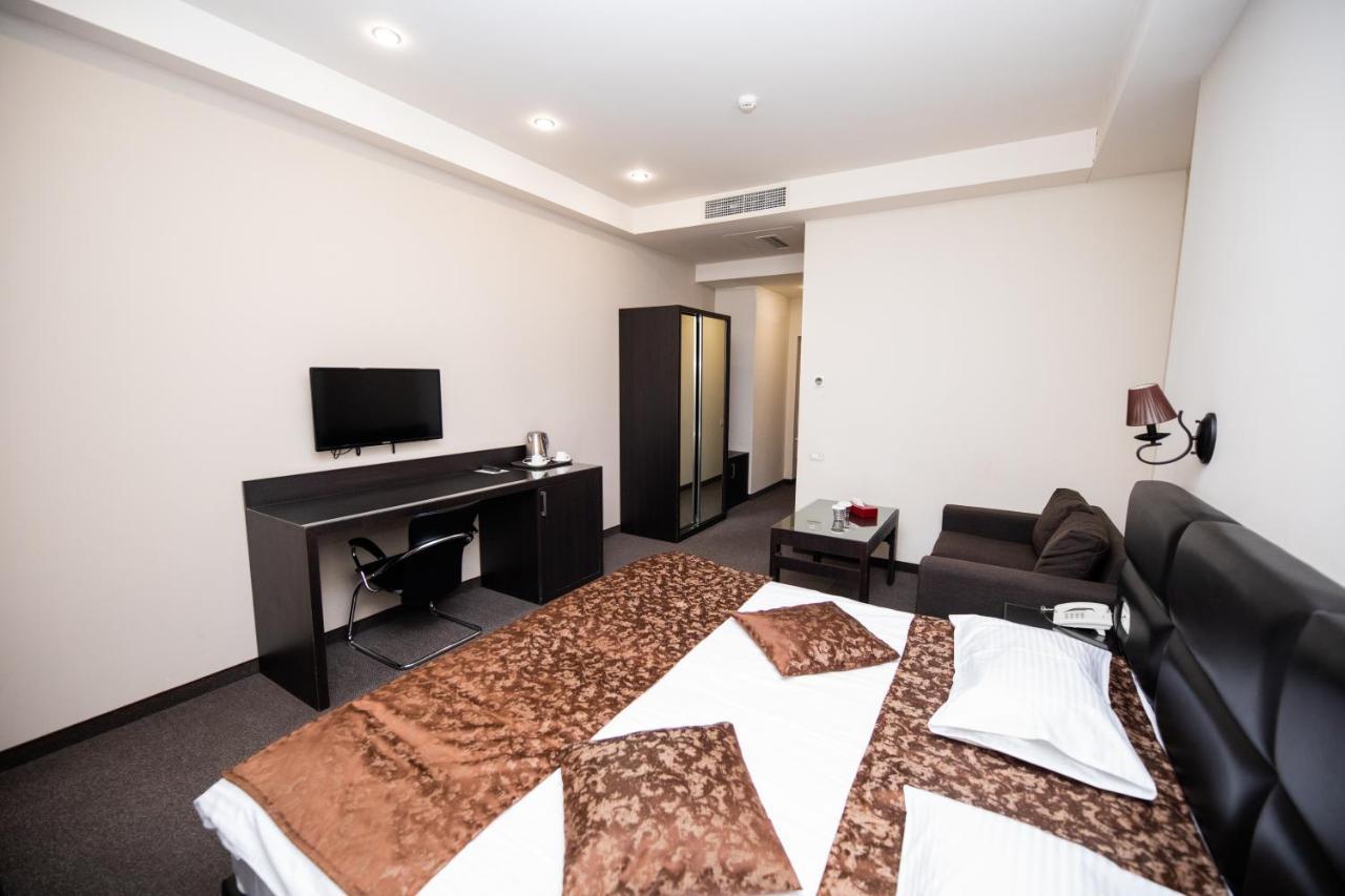Diamond Hotel Erivan Exterior foto