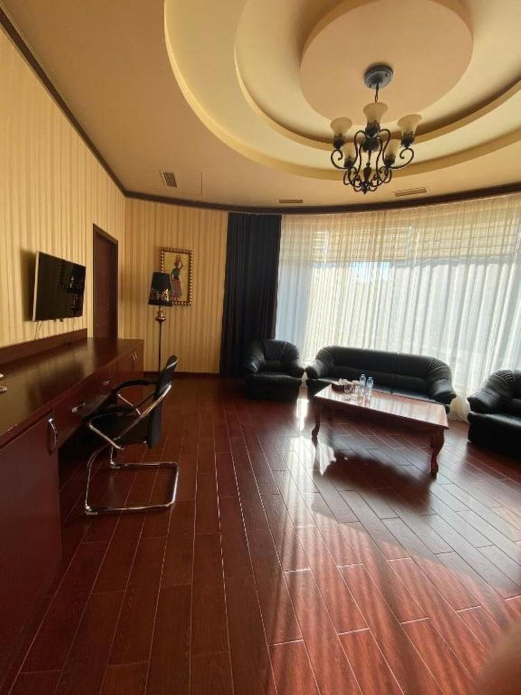 Diamond Hotel Erivan Exterior foto