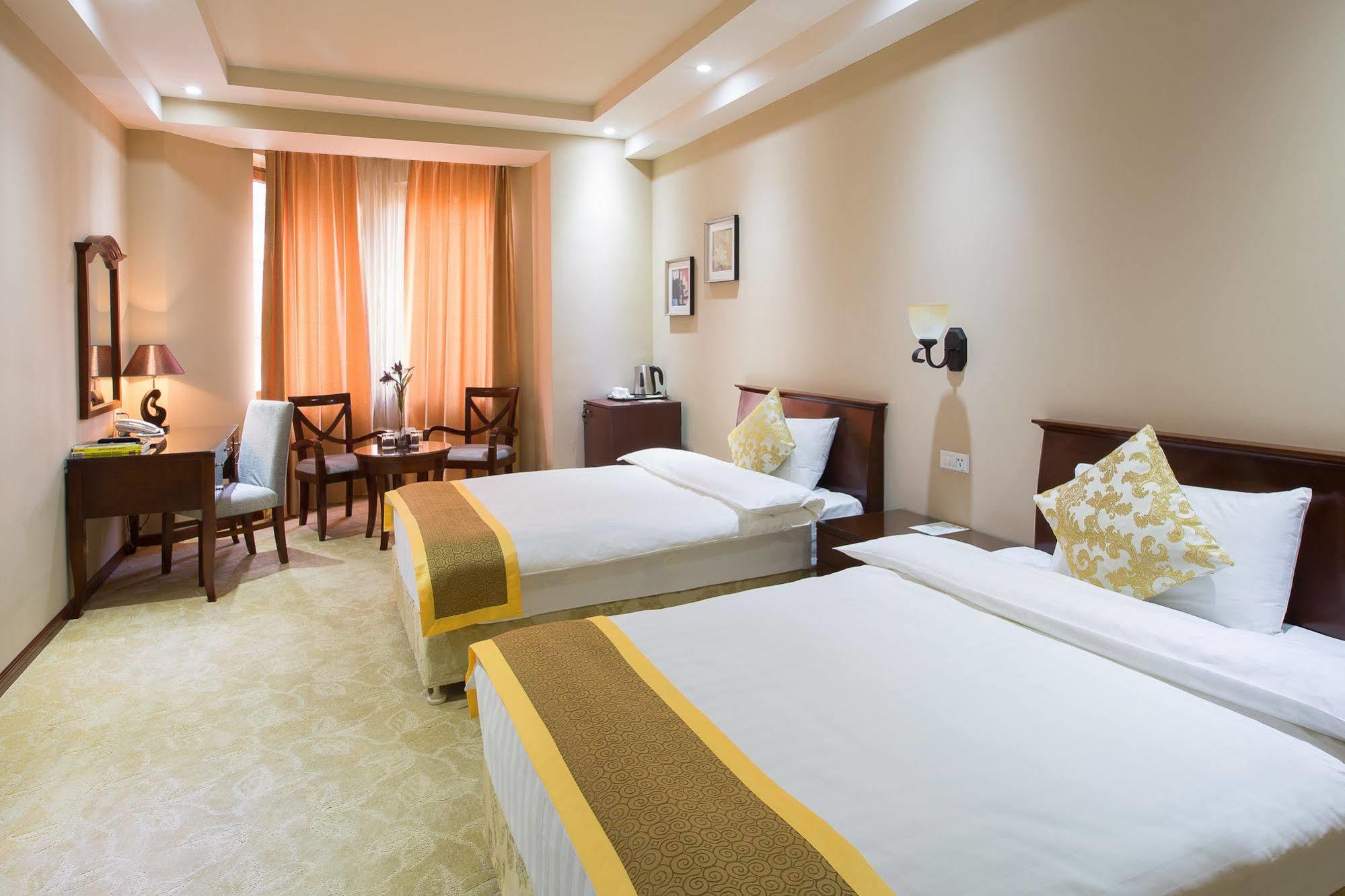 Diamond Hotel Erivan Exterior foto