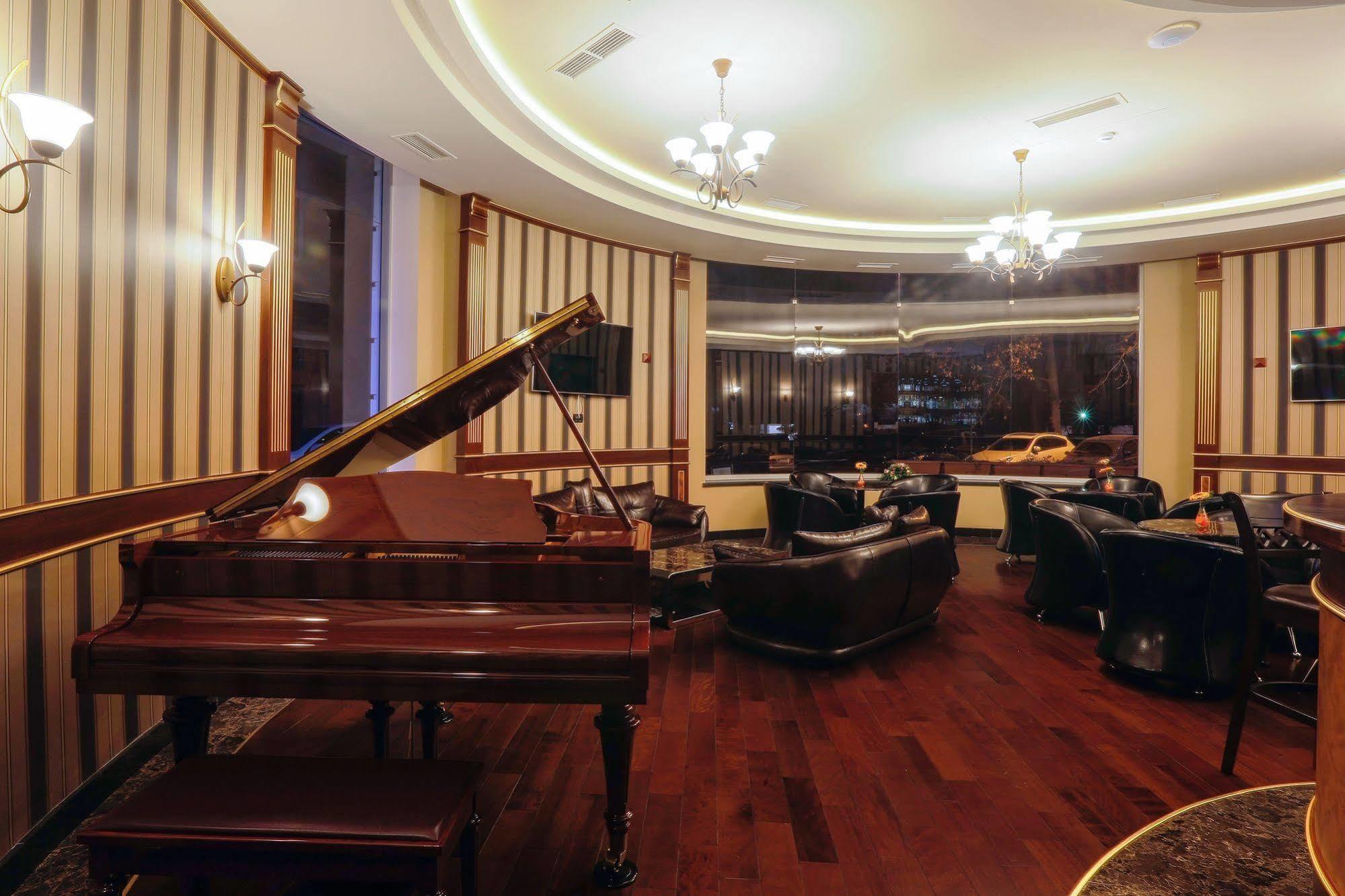 Diamond Hotel Erivan Exterior foto
