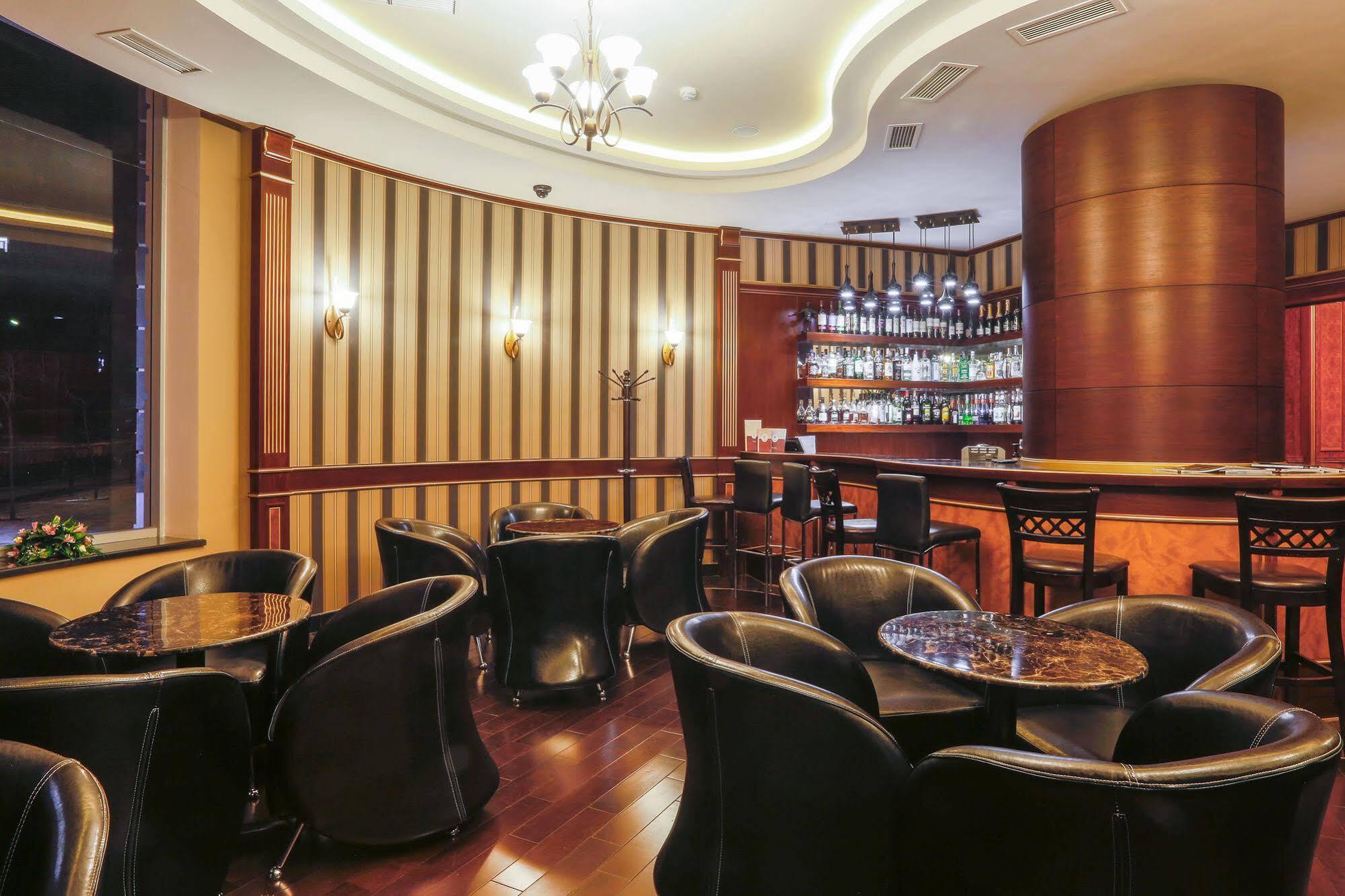 Diamond Hotel Erivan Exterior foto